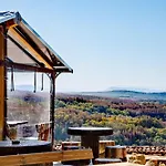 Guest house нова арбанашки стил-джакузи, панорамна гледка, ареа за малки и големи-заповядайте при нас (adults Only) 3*