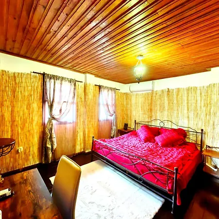 Vendégház Complex Arbanashki Style-panoramic View With Summer And Winter Terrace, Jacuzzi, Sauna, Children's And Adult Area With Cinema Summer *
