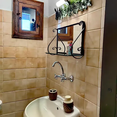 Нова Вила Арбанашки Стил-Джакузи, Панорамна Гледка, Ареа За Малки И Големи-Заповядайте При Нас (Adults Only) 3*