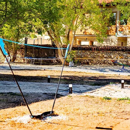 Нова Вила Арбанашки Стил-Джакузи, Панорамна Гледка, Ареа За Малки И Големи-Заповядайте При Нас (Adults Only) Pensiune Arbanasi