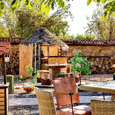 Нова Вила Арбанашки Стил-Джакузи, Панорамна Гледка, Ареа За Малки И Големи-Заповядайте При Нас (Adults Only) Pensiune