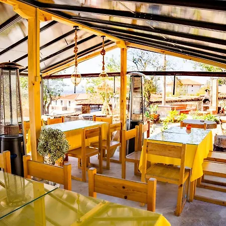 Нова Вила Арбанашки Стил-Джакузи, Панорамна Гледка, Ареа За Малки И Големи-Заповядайте При Нас (Adults Only) 3* Arbanasi