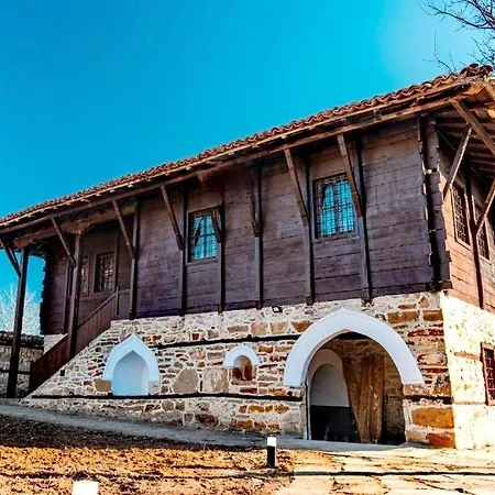 Нова Вила Арбанашки Стил-Джакузи, Панорамна Гледка, Ареа За Малки И Големи-Заповядайте При Нас (Adults Only) Pensiune Arbanasi