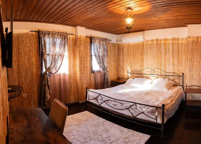 Πανσιόν нова арбанашки стил-джакузи, панорамна гледка, ареа за малки и големи-заповядайте при нас (adults Only) 3*