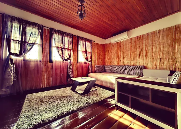 Πανσιόν нова арбанашки стил-джакузи, панорамна гледка, ареа за малки и големи-заповядайте при нас (adults Only) 3*