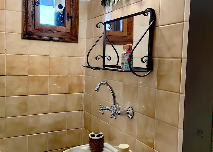 нова арбанашки стил-джакузи, панорамна гледка, ареа за малки и големи-заповядайте при нас (adults Only) 3*