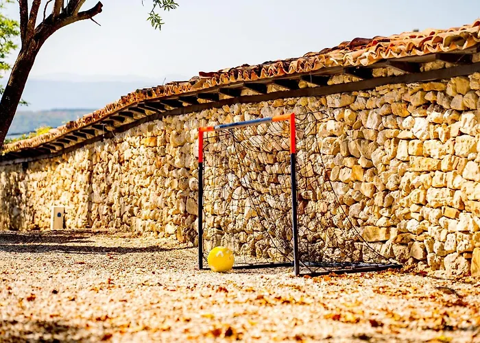 Πανσιόν нова арбанашки стил-джакузи, панорамна гледка, ареа за малки и големи-заповядайте при нас (adults Only) Arbanasi