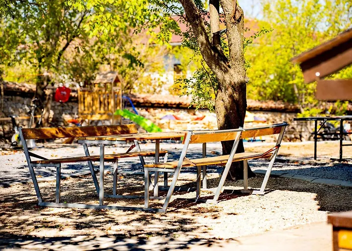 нова арбанашки стил-джакузи, панорамна гледка, ареа за малки и големи-заповядайте при нас (adults Only)