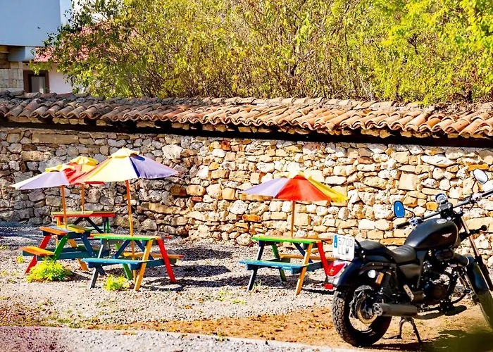 нова арбанашки стил-джакузи, панорамна гледка, ареа за малки и големи-заповядайте при нас (adults Only) 3*