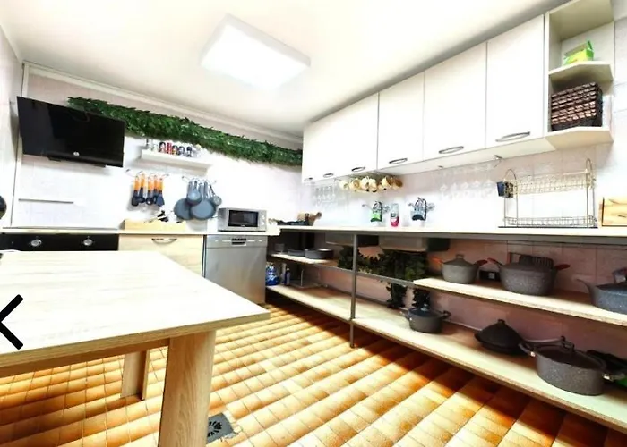 нова арбанашки стил-джакузи, панорамна гледка, ареа за малки и големи-заповядайте при нас (adults Only)